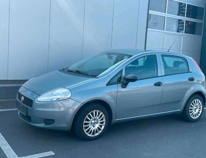 Grau Gebraucht 2012 Fiat Punto Kleinwagen | 2.650 € (Guter Preis) - Bild 1/4