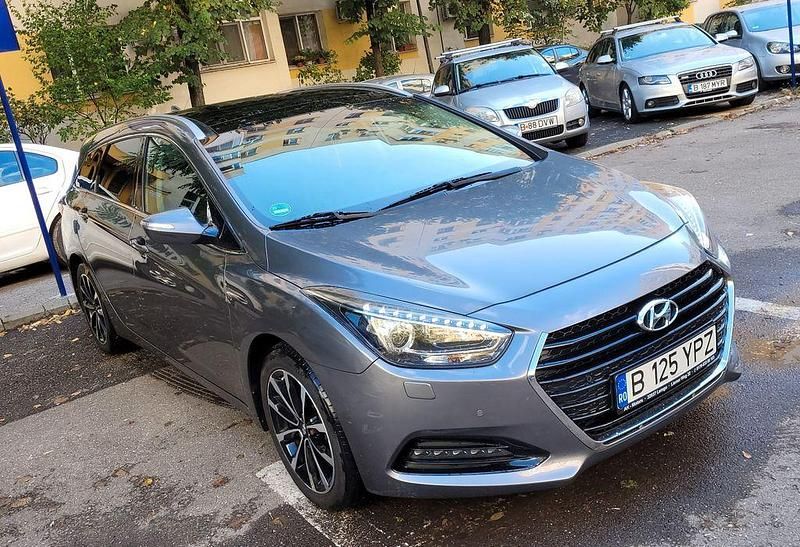 Grau Gebraucht 2016 Hyundai i40 Premium Limousine | 10.500 € (Fairer Preis) - Bild 1/4