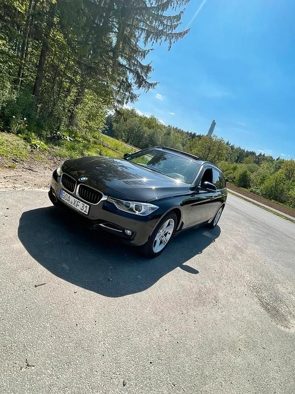 Schwarz Gebraucht 2014 BMW 320 Sport Line Kombi | 9.500 € (Superpreis) - Bild 1/4