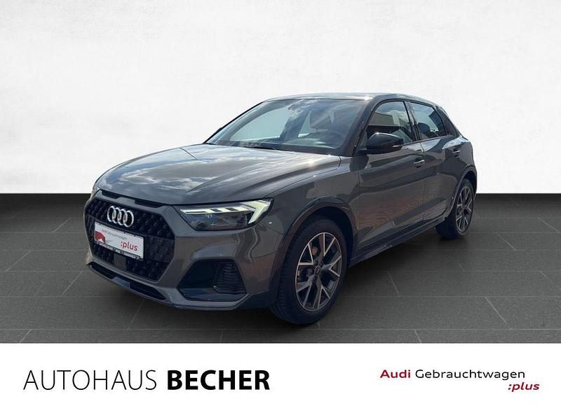 Chronosgrau metallic Gebraucht 2023 Audi A1 Basis Kleinwagen | 24.930 € (Fairer Preis) - Bild 1/4