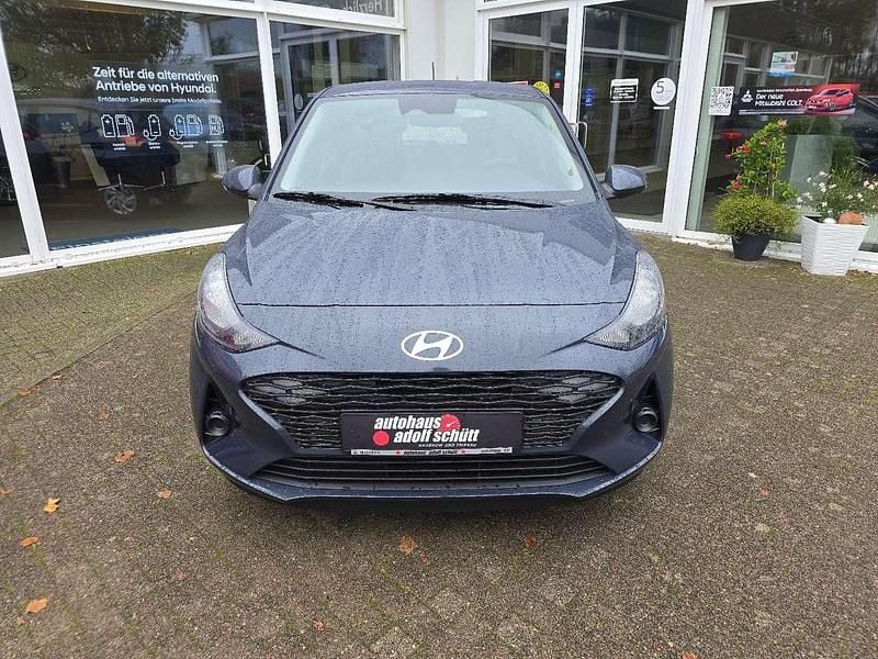 Gebraucht Hyundai i10 Select 63 PS (46 kW) 2024 Silber Kleinwagen