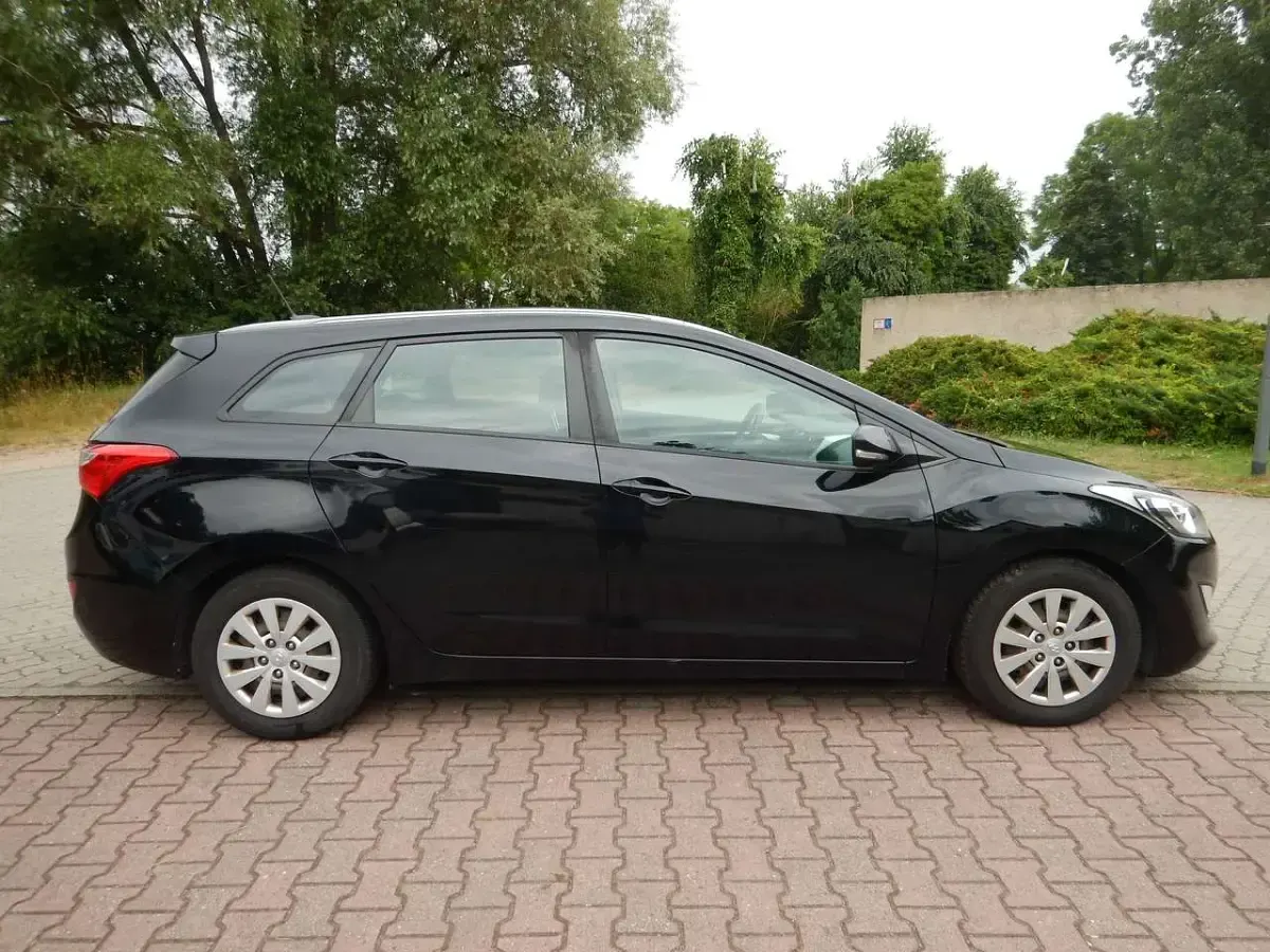 Gebraucht Hyundai i30 Classic 110 PS (80 kW) 2016 Schwarz Kombi