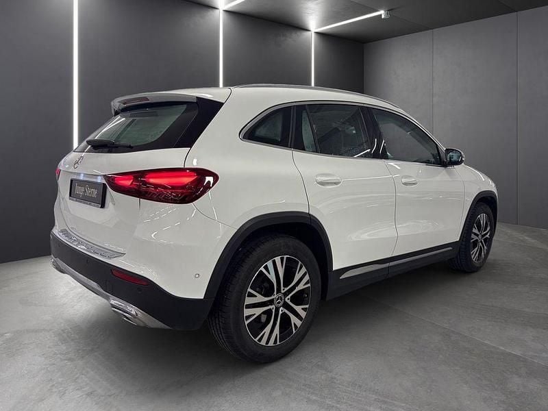 Gebraucht Mercedes GLA200 Progressive 163 PS (119 kW) 2024 Unilack polarweiß SUV