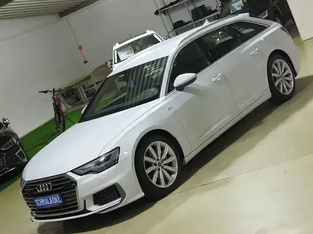 Gebraucht Audi A6 Sport 245 PS (180 kW) 2023 Gletscherweiss (metallic) Kombi