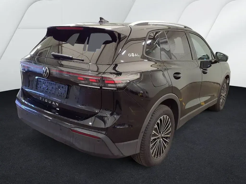 Gebraucht VW Tiguan Goal 150 PS (110 kW) 2025 0e grenadillschwarz metallic (metallic) SUV