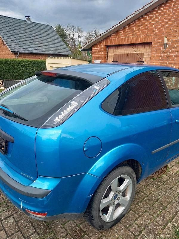Gebraucht Ford Focus 115 PS (84 kW) 2005 Blau Coupé