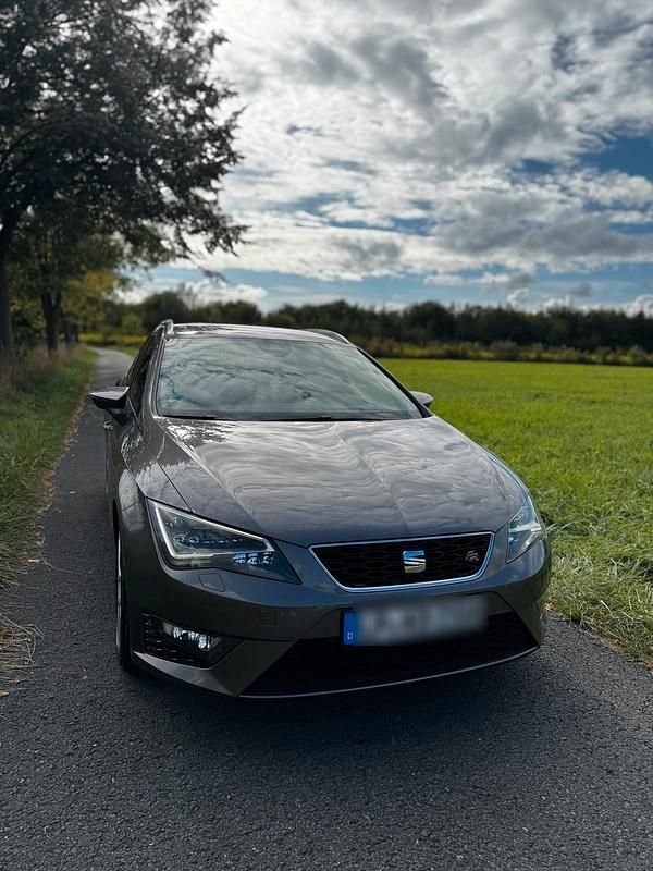 Grau Gebraucht 2014 Seat Leon FR Kombi | 10.500 € (Fairer Preis) - Bild 1/4