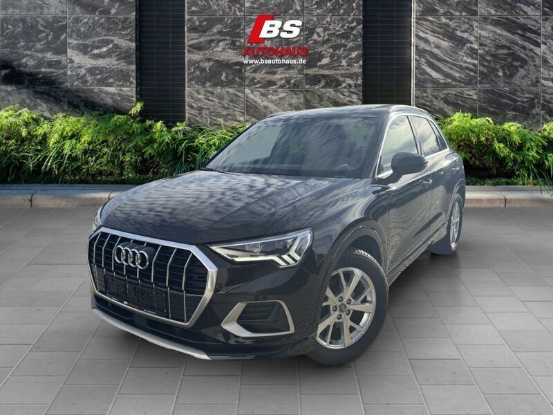 Myth black metallic Gebraucht 2020 Audi Q3 Advanced SUV | 27.990 € (Etwas zu teuer) - Bild 1/4