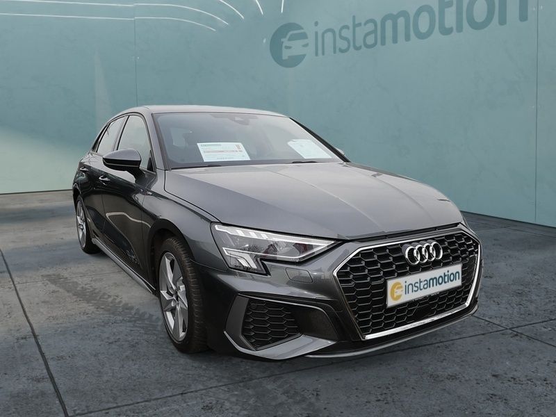 Grau Gebraucht 2023 Audi A3 Sportback S-Line Kleinwagen | 33.740 € (Etwas zu teuer) - Bild 1/4