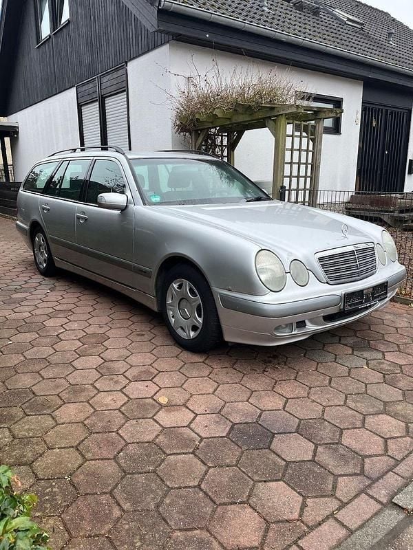 Gebraucht Mercedes E200 Classic 163 PS (119 kW) 2000 Silber Kombi