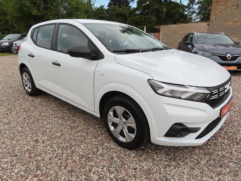 Gebraucht Dacia Sandero Essentiel 67 PS (49 kW) 2024 Weiß Kleinwagen