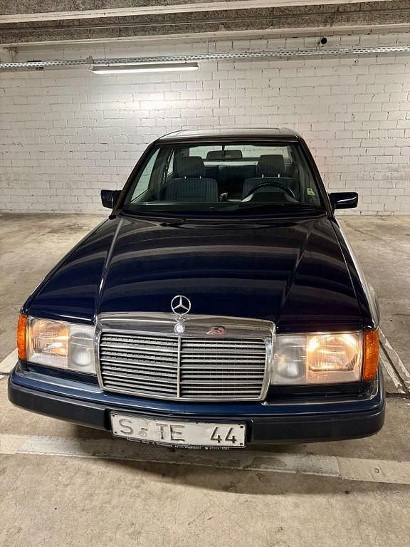 Gebraucht Mercedes 200 75 PS (55 kW) 1992 Limousine