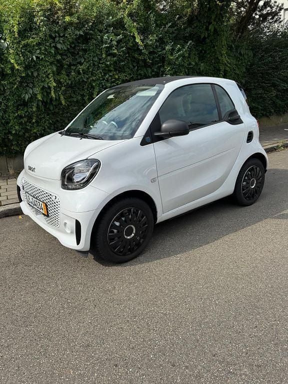 Weiß Gebraucht 2020 Smart ForTwo Electric Drive Coupé | 7.900 € (Guter Preis) - Bild 1/4