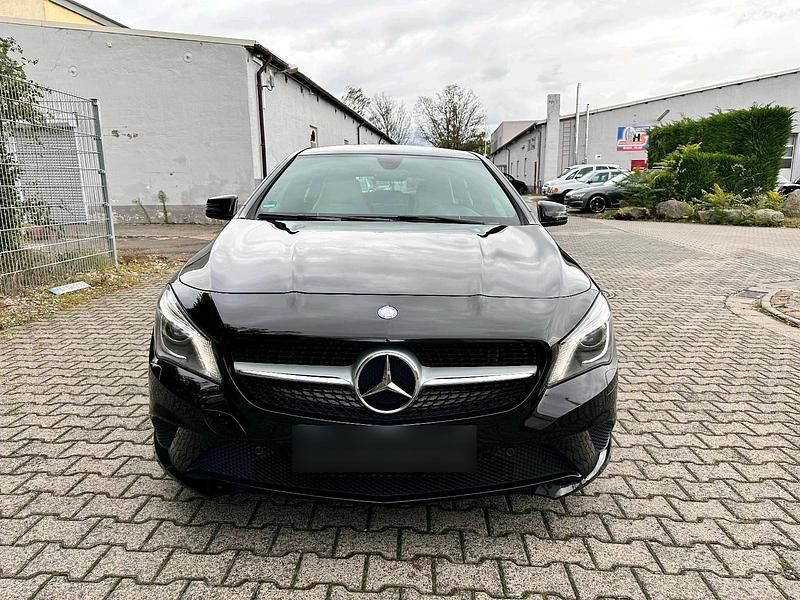 Gebraucht Mercedes CLA220 177 PS (130 kW) 2016 Schwarz Limousine