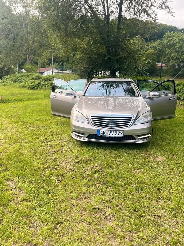 Weiß Gebraucht 2007 Mercedes S550 Limousine | 11.000 € - Bild 1/4