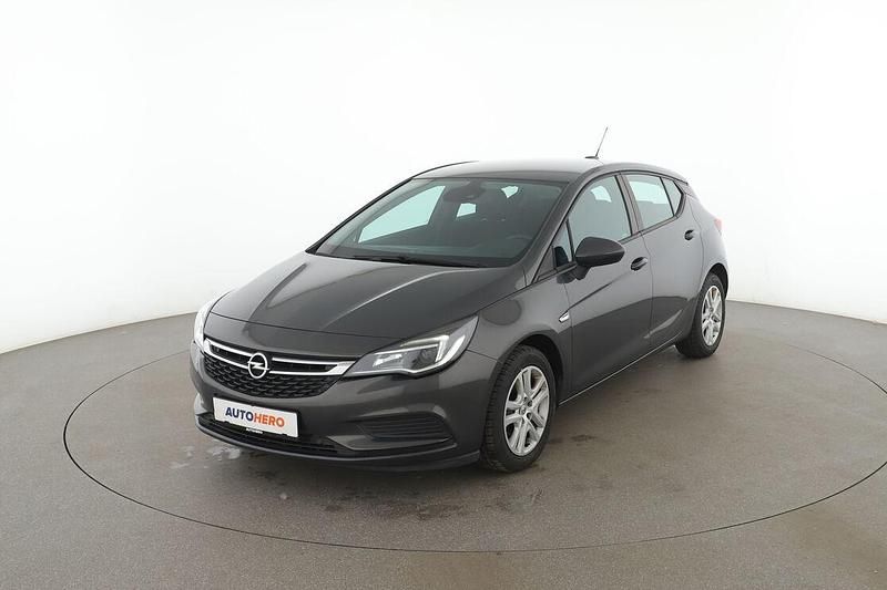 Grau Gebraucht 2017 Opel Astra Edition Limousine | 9.770 € (Fairer Preis) - Bild 1/3
