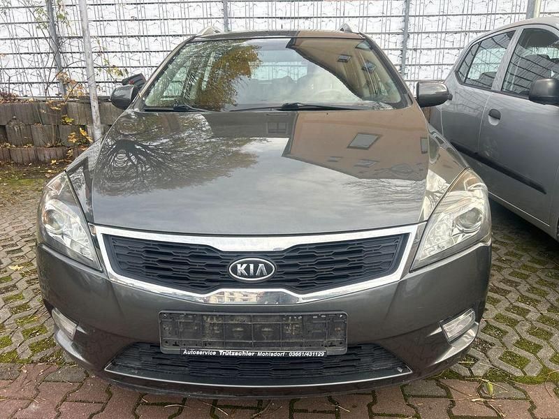 Grau Gebraucht 2011 Kia Ceed Sportswagon Spirit Kombi | 2.450 € (Fairer Preis) - Bild 1/4