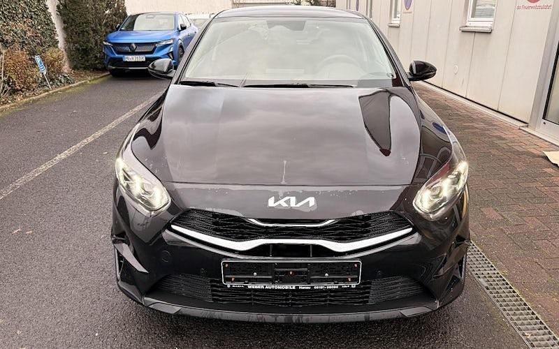 Neu Kia Ceed 101 PS (74 kW) 2025 Schwarz Kleinwagen