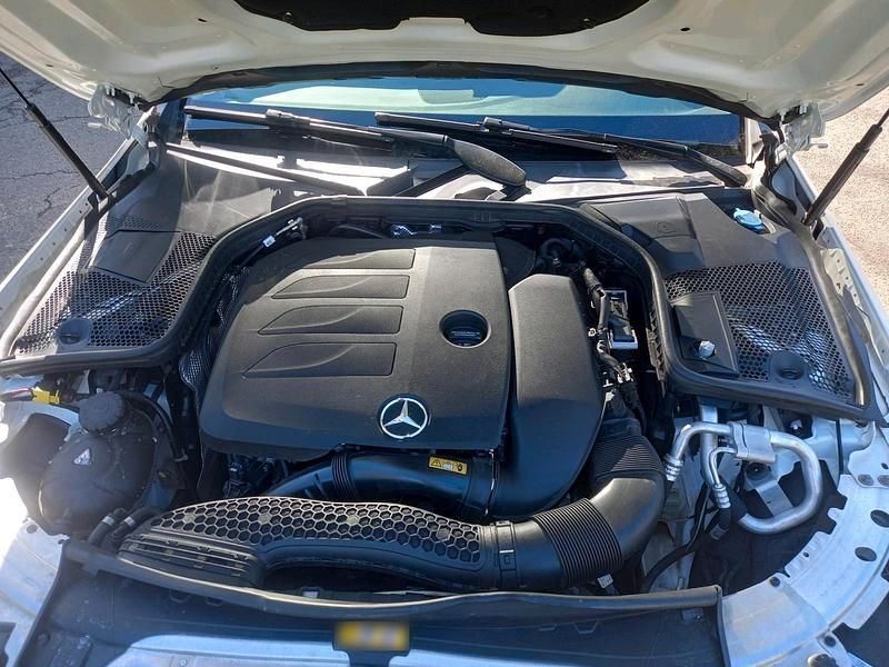 Gebraucht Mercedes C300 258 PS (189 kW) 2019 Weiß Limousine