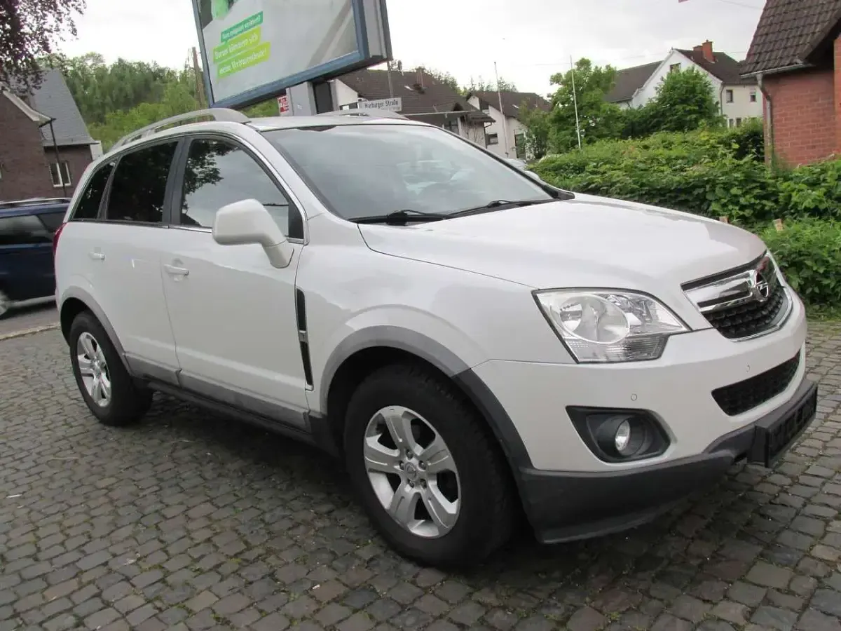 Gebraucht Opel Antara Design Edition 163 PS (119 kW) 2014 Cremeweiss/snow flake white SUV