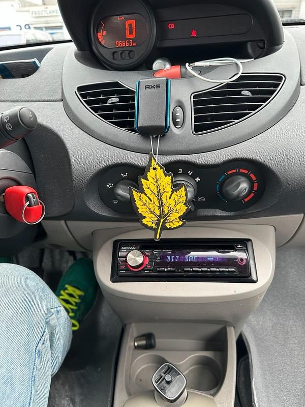 Gebraucht Renault Twingo 43 PS (31 kW) 2010 Rot Kleinwagen