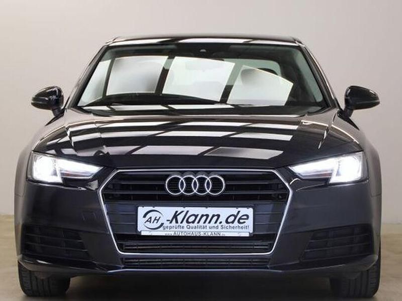 Gebraucht Audi A4 Basis 190 PS (139 kW) 2015 Blau Limousine