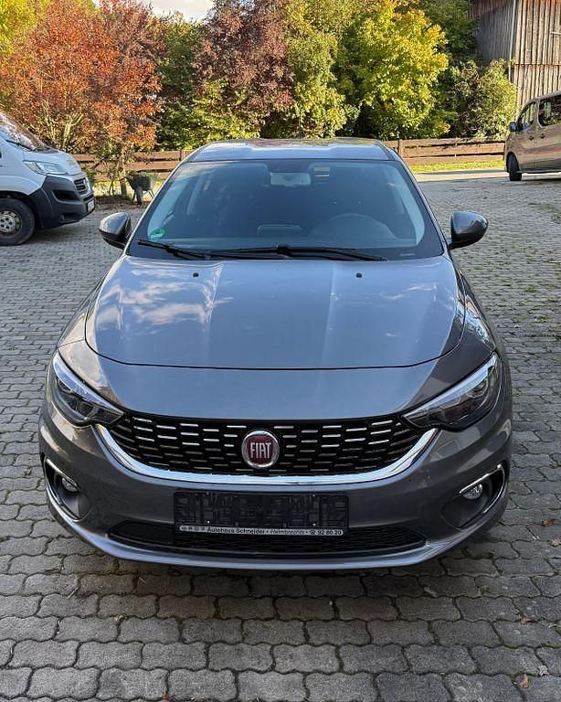Gebraucht Fiat Tipo Business 120 PS (88 kW) 2019 Grau Limousine