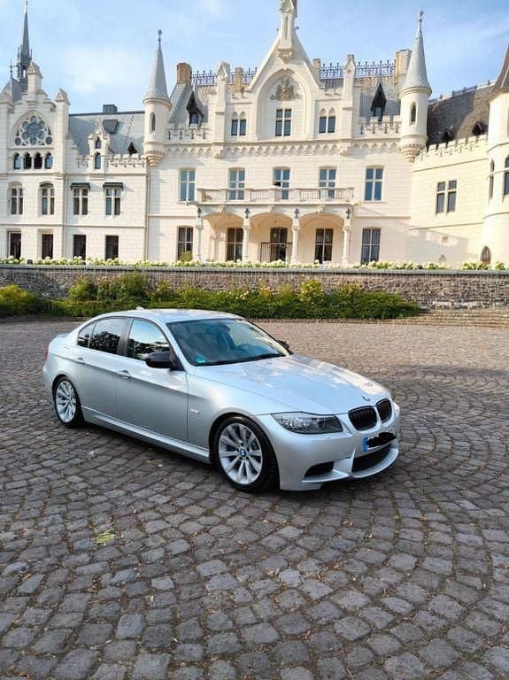 Grau Gebraucht 2010 BMW 330 M Sport Limousine | 11.750 € (Superpreis) - Bild 1/4