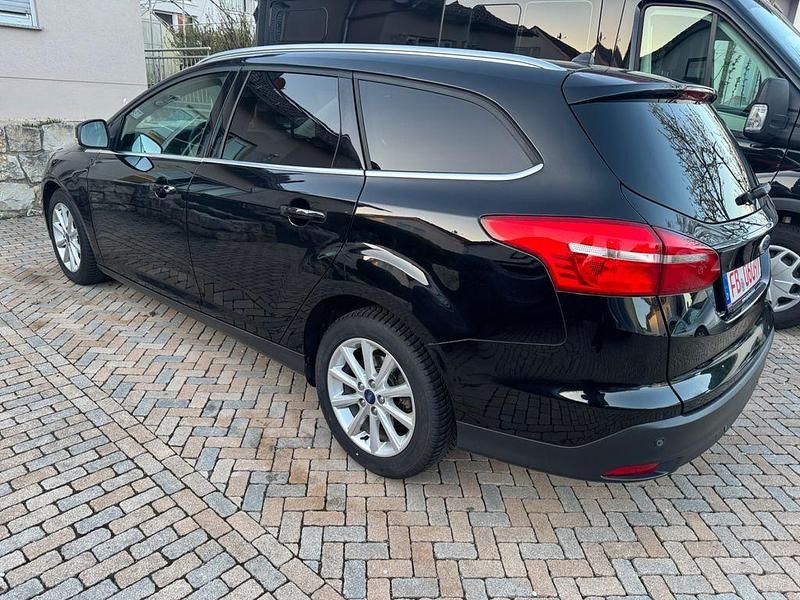 Gebraucht Ford Focus Titanium 120 PS (88 kW) 2017 Schwarz Limousine