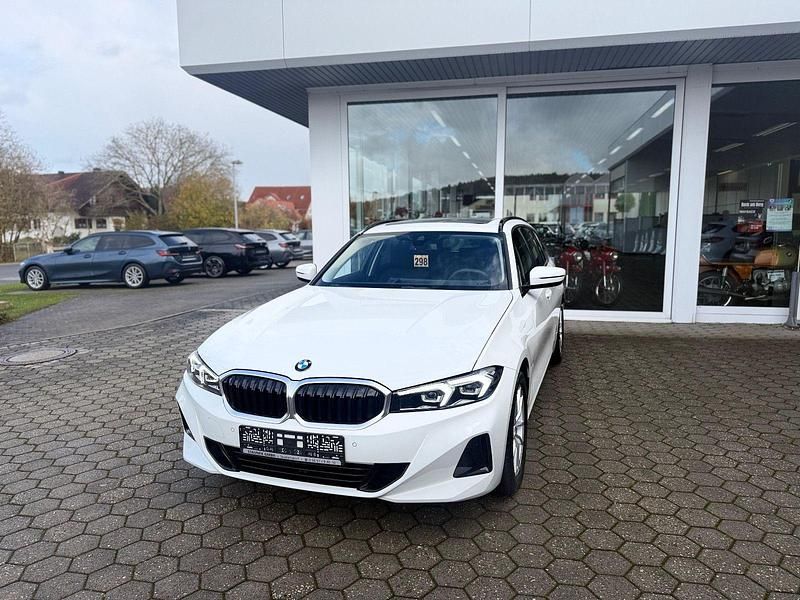 Gebraucht BMW 318 Shadowline 156 PS (114 kW) 2024 Weiß Kombi