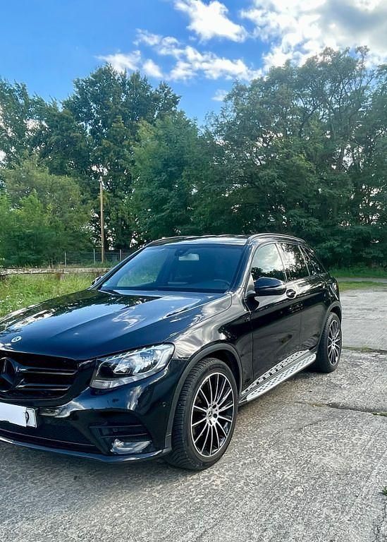 Schwarz Gebraucht 2017 Mercedes GLC350 AMG line SUV | 24.999 € (Guter Preis) - Bild 1/4