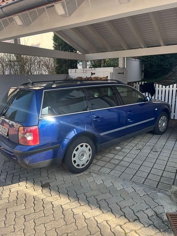 Gebraucht VW Passat Comfortline 131 PS (96 kW) 2002 Blau Kombi