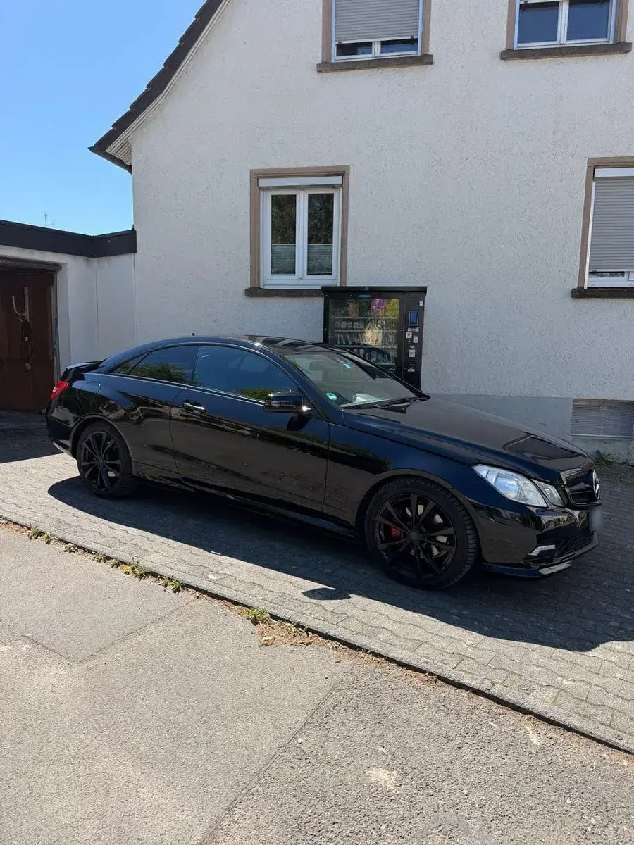 Używany Mercedes E350 AMG 265 KM (194 kW) 2011 Czarny Coupe