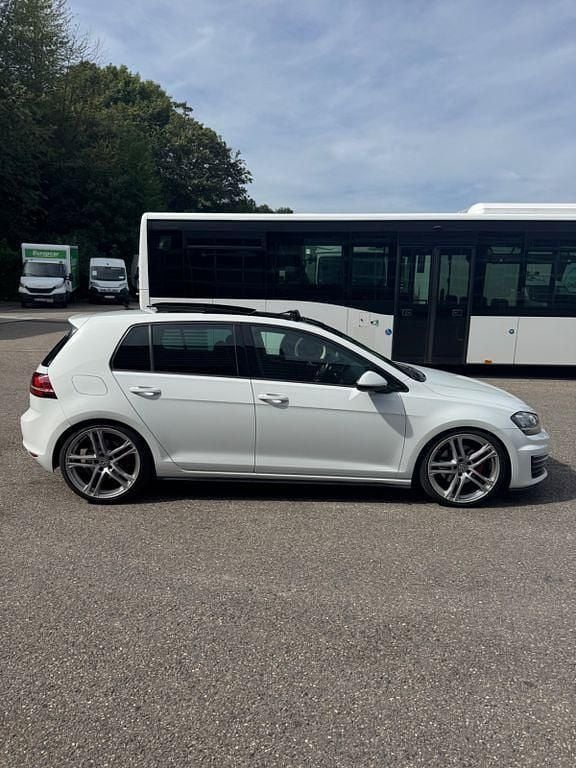 Weiß Gebraucht 2014 VW Golf VII GTD Limousine | 12.500 € - Bild 1/4