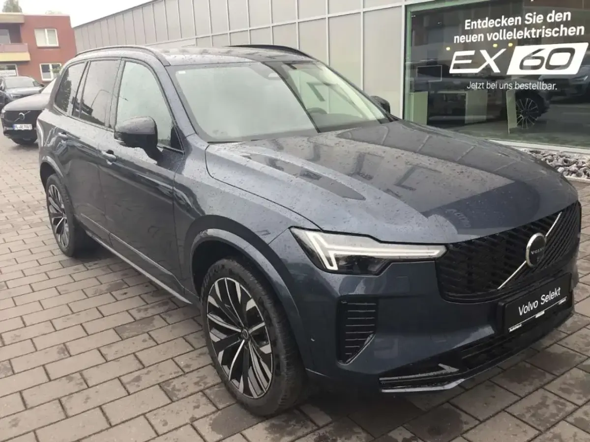 Second-hand Volvo XC90 Plus 310 CP (228 kW) 2025 Albastru SUV
