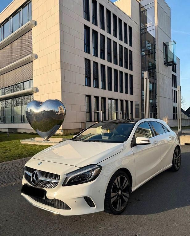 Gebraucht Mercedes A180 Edition 109 PS (80 kW) 2017 Weiß Limousine