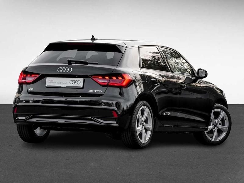 Neu Audi A1 Sportback Advanced 95 PS (69 kW) 2025 Mythosschwarz metallic Kleinwagen