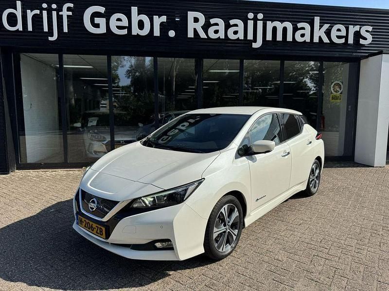 Weiß Gebraucht 2020 Nissan Leaf N-Connecta Kleinwagen | 12.900 € (Guter Preis) - Bild 1/4
