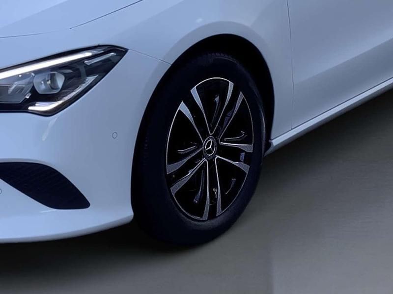 Gebraucht Mercedes CLA200 Progressive 150 PS (110 kW) 2023 Weiß Limousine