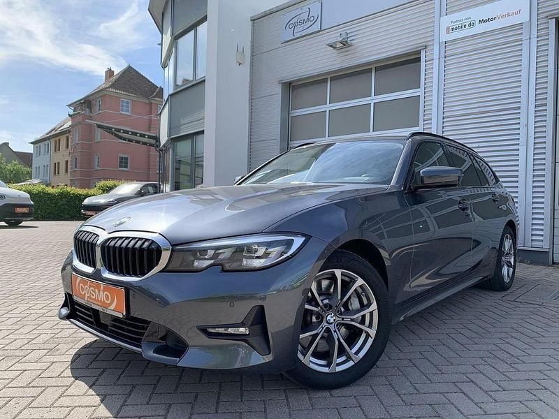 Grau Gebraucht 2021 BMW 330 Sport Line Kombi | 27.440 € (Fairer Preis) - Bild 1/4