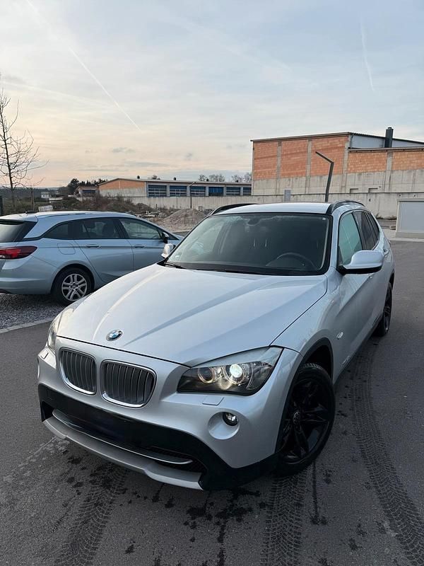 Grau Gebraucht 2009 BMW X1 SUV | 11.500 € - Bild 1/4