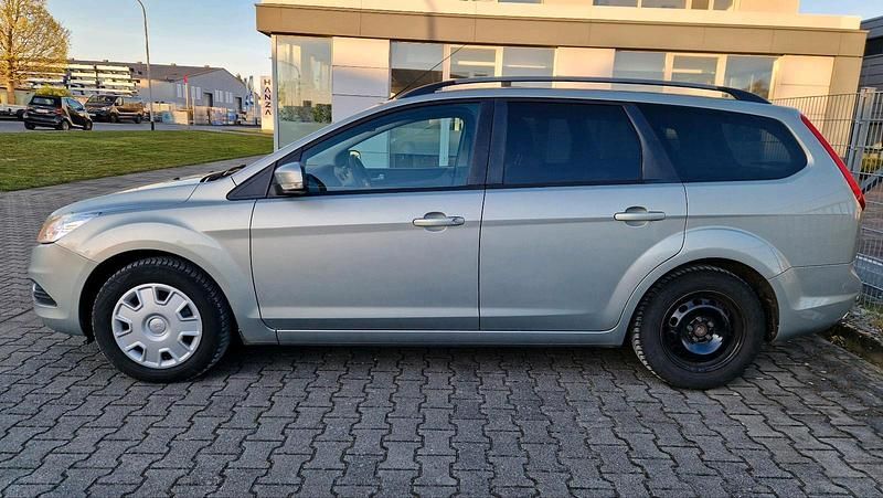Usata Ford Focus 95 CV (69 kW) 2010 Andere farben Station wagon