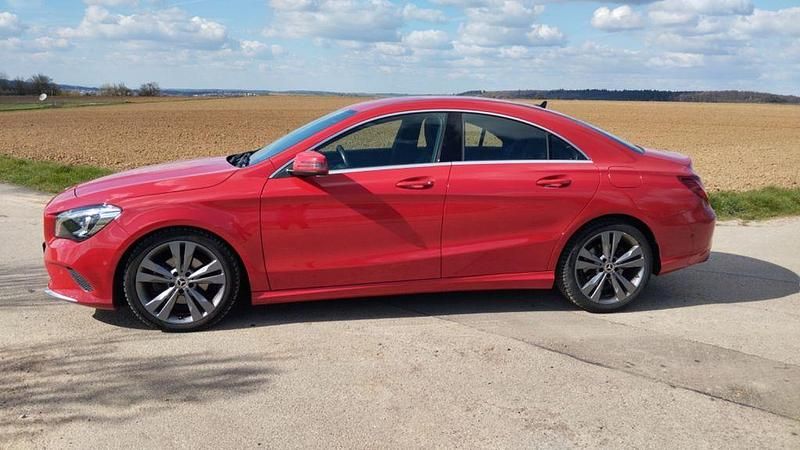 Gebraucht Mercedes CLA180 Urban 122 PS (89 kW) 2017 Rot Limousine