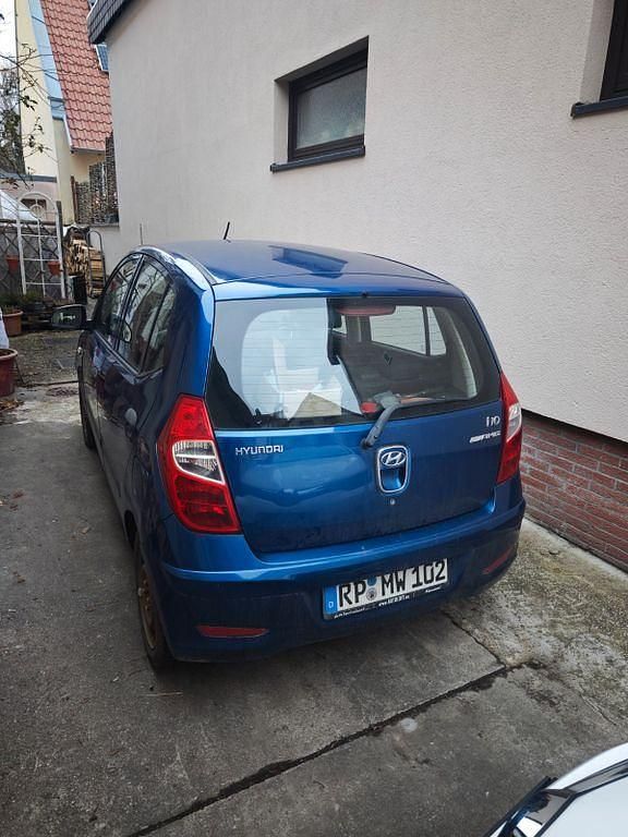 Gebraucht Hyundai i10 Edition 69 PS (50 kW) 2012 Blau Kleinwagen