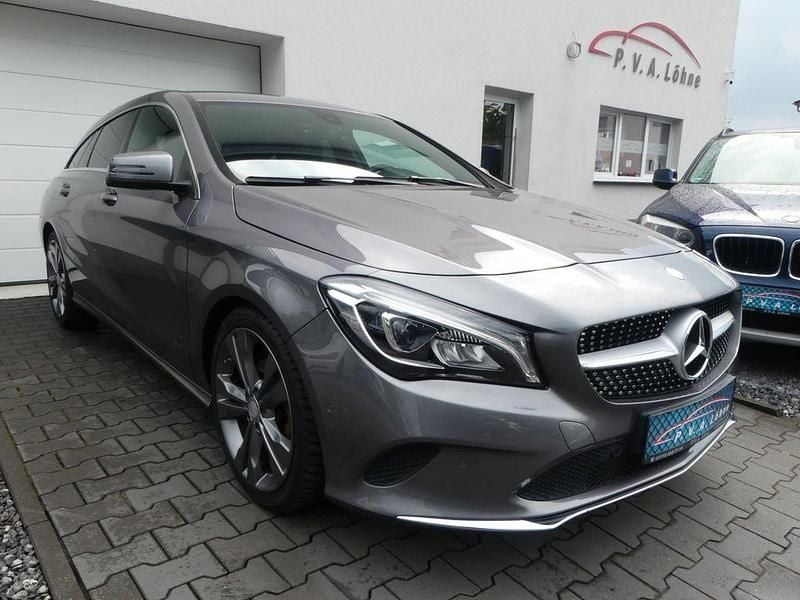 Grau Gebraucht 2017 Mercedes CLA200 Shooting Brake Urban Kombi | 15.950 € (Fairer Preis) - Bild 1/4