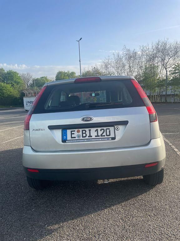 Gebraucht Ford Fiesta 69 PS (50 kW) 2004 Silber Kleinwagen