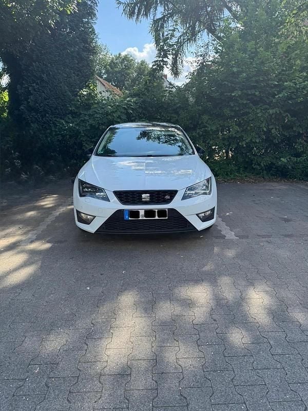 Weiß Gebraucht 2014 Seat Leon Limousine | 9.999 € (Fairer Preis) - Bild 1/4