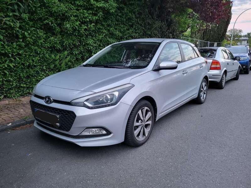 Silber Gebraucht 2014 Hyundai i20 Style Kleinwagen | 7.500 € (Fairer Preis) - Bild 1/4