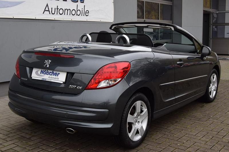 Gebraucht Peugeot 207 Premium 111 PS (81 kW) 2010 Schwarz Cabrio