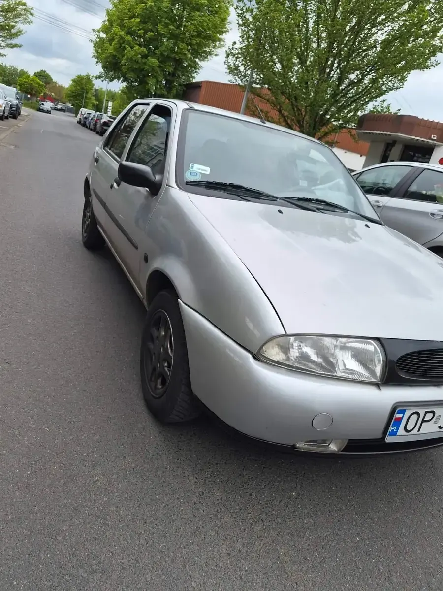 Gebraucht Ford Fiesta 60 PS (44 kW) 1999 Silber Kleinwagen